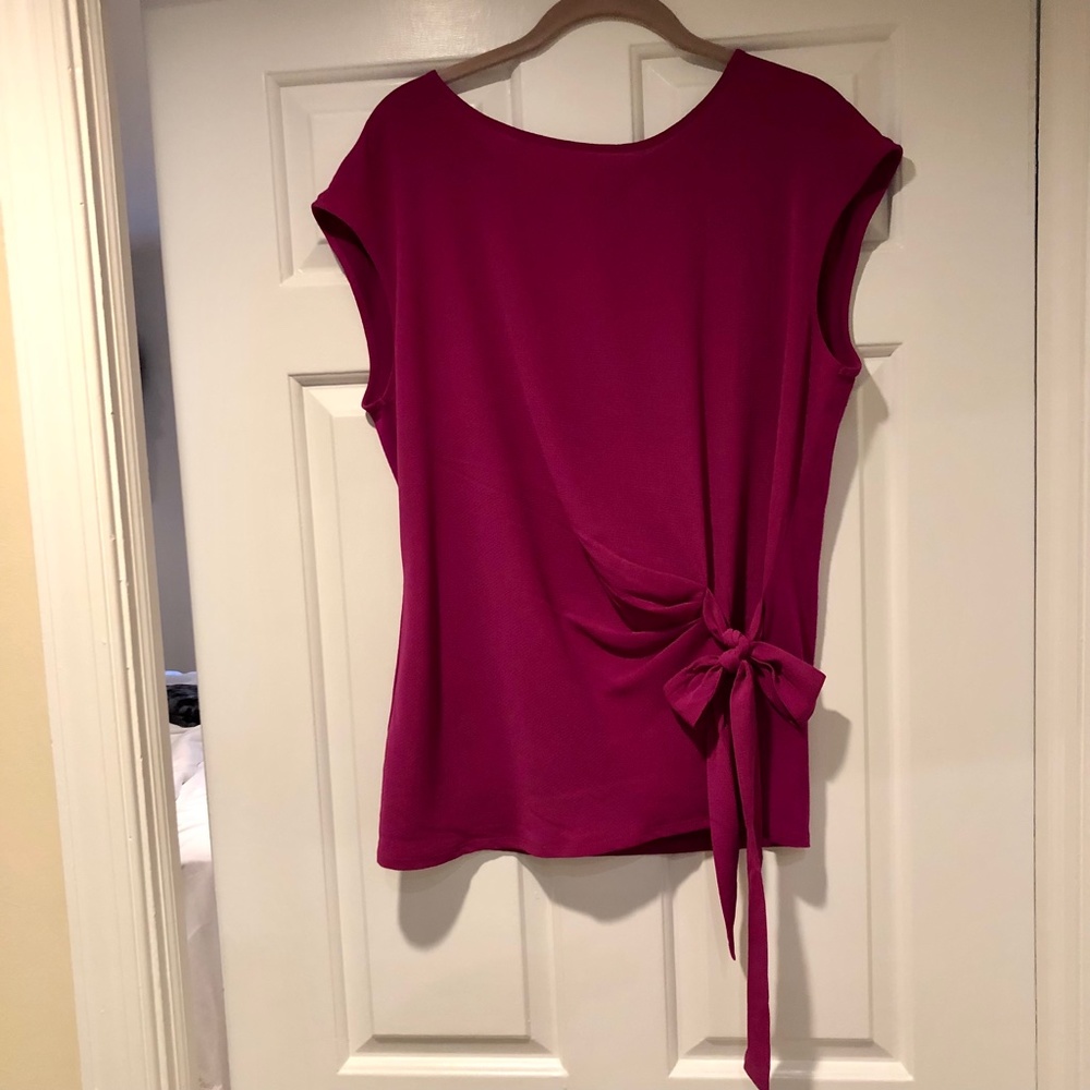 VINCE CAMUTO - Pink Magenta Side Tie Sleeveless Blouse Top - Size Medium